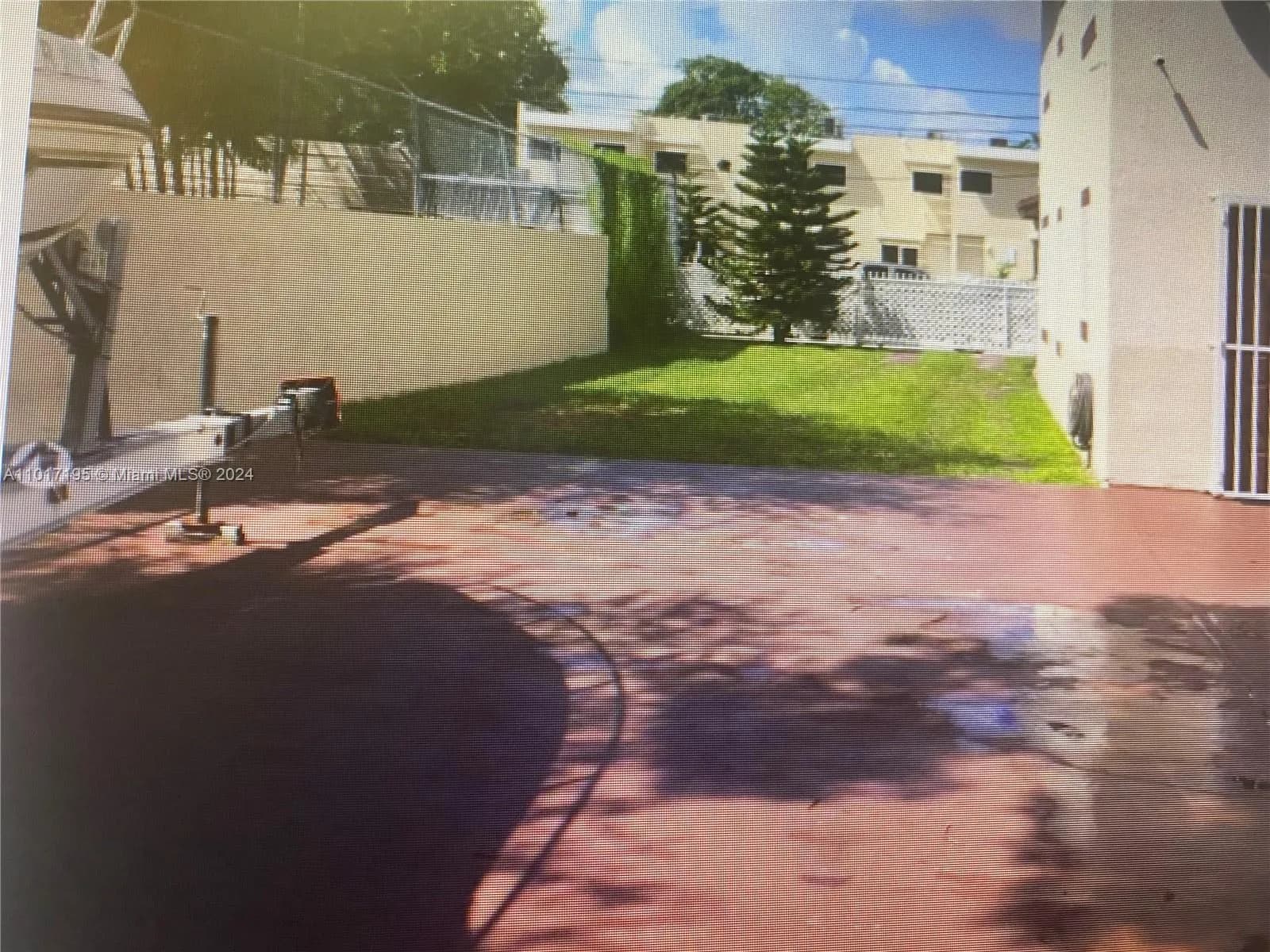 160 NW 27th St, Miami FL 33127