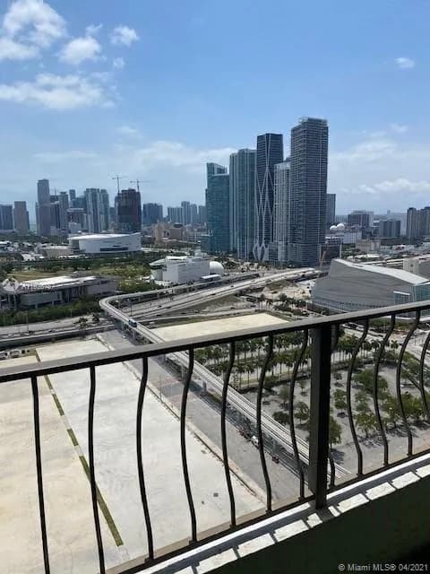 1 bedroom 1 bath for sale at 555 NE 15th St # 32I, Miami FL 33132