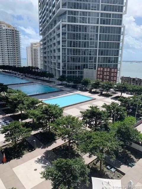 1 bedroom 1 bath for sale at 485 Brickell Ave # 1711, Miami FL 33131