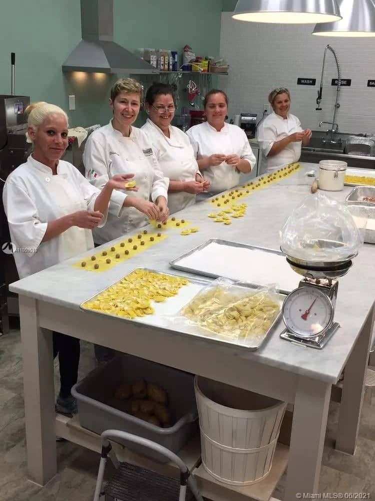 for sale at 212 N Federal Hwy, Dania Beach FL 33004