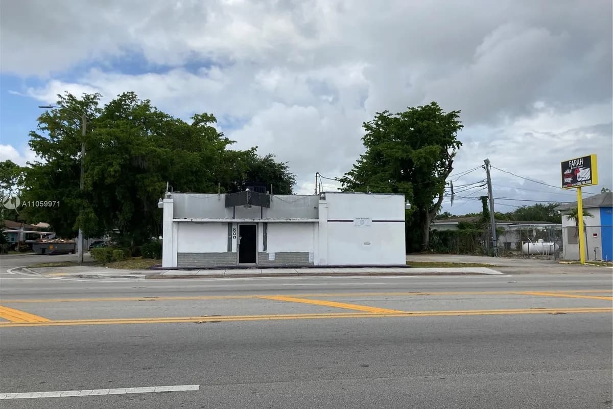 800 NW 54th STREET, Miami FL 33127