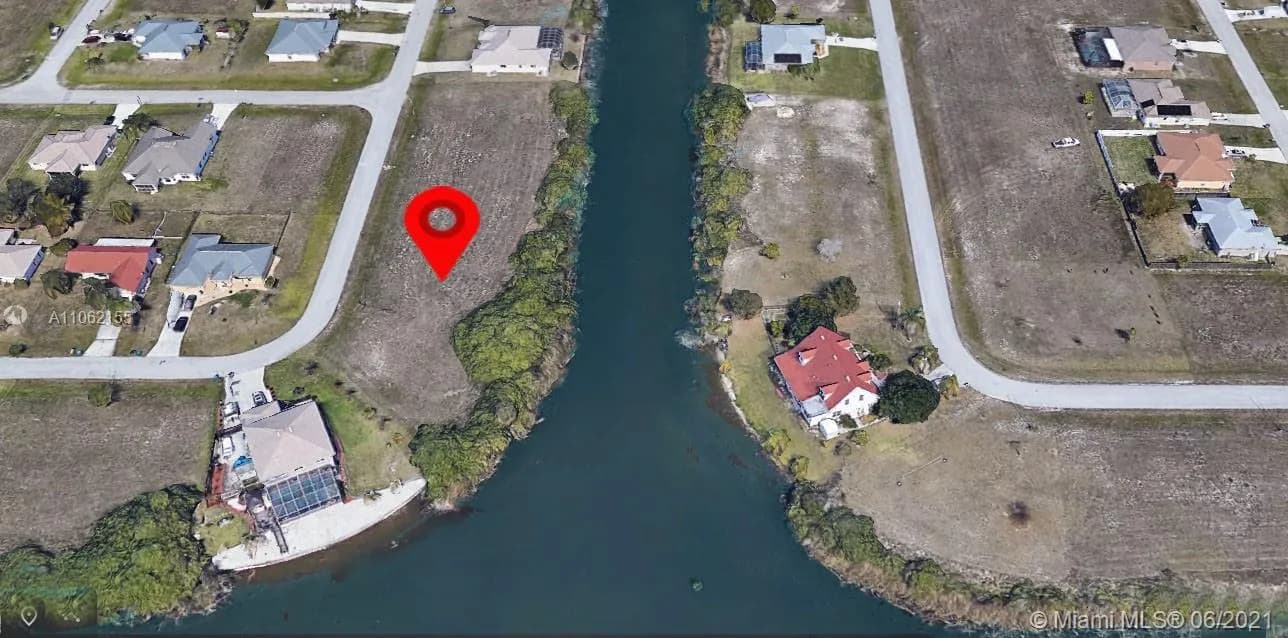 905 NW 9TH PL, Cape Coral FL 33993