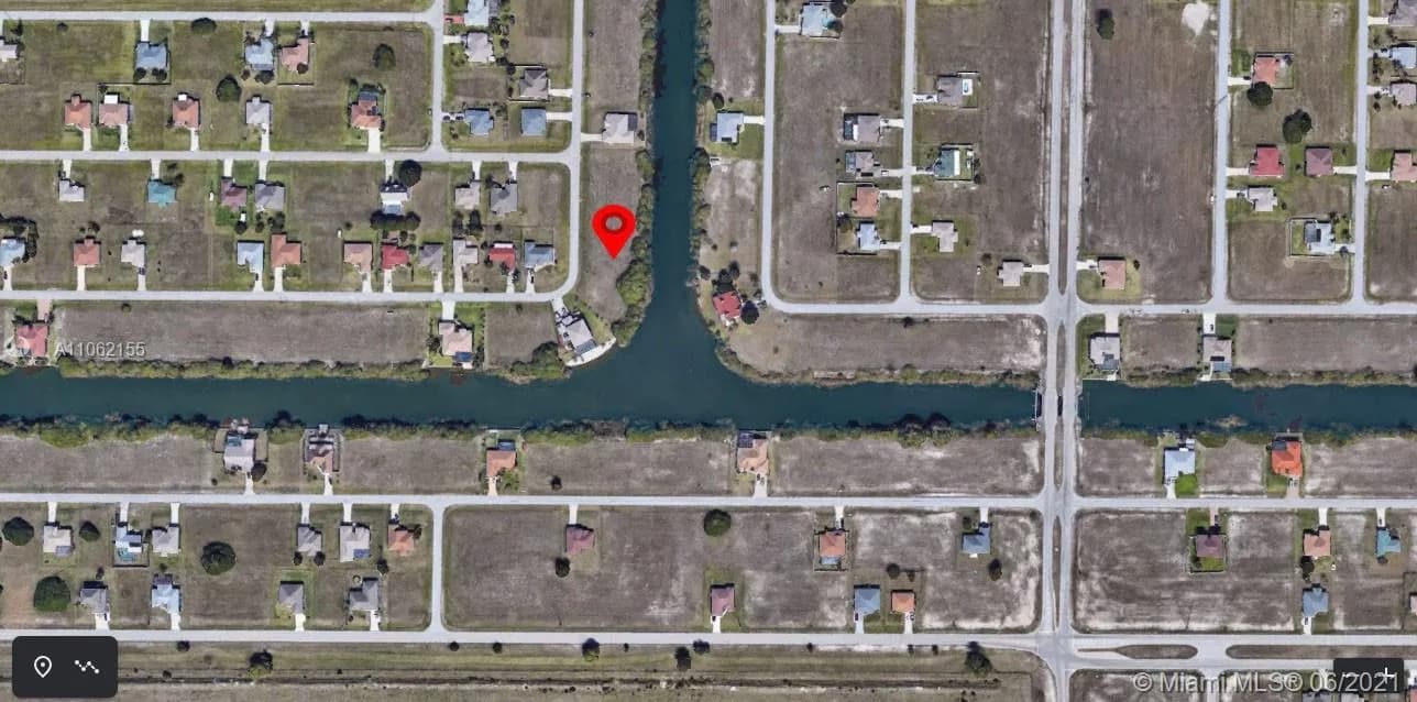 905 NW 9TH PL, Cape Coral FL 33993