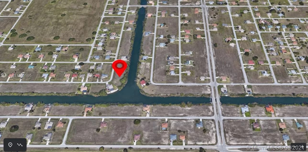 905 NW 9TH PL, Cape Coral FL 33993
