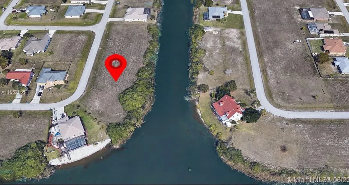 905 NW 9TH PL, Cape Coral FL 33993