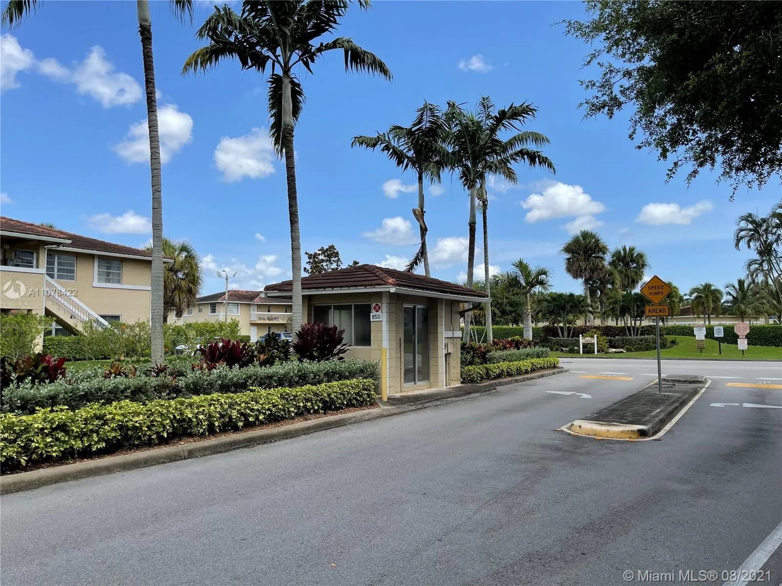 10115 Twin Lakes Dr # M, Coral Springs FL 33071