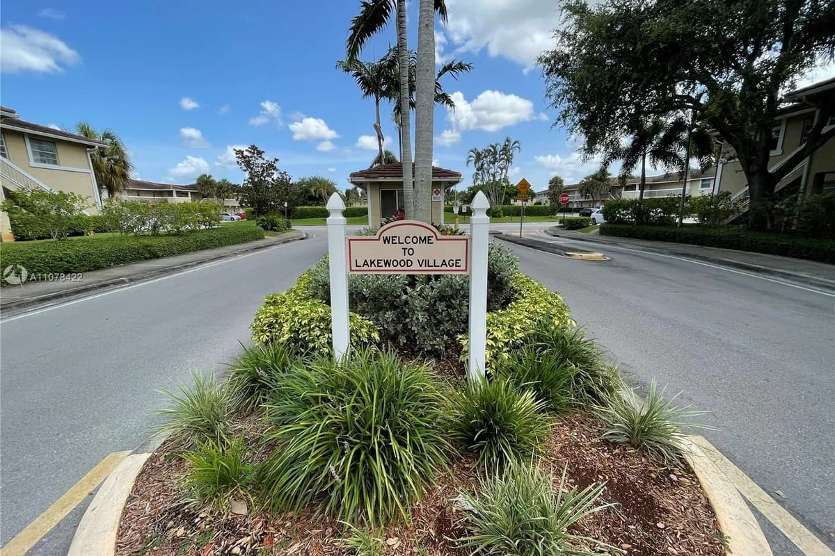 10115 Twin Lakes Dr # M, Coral Springs FL 33071