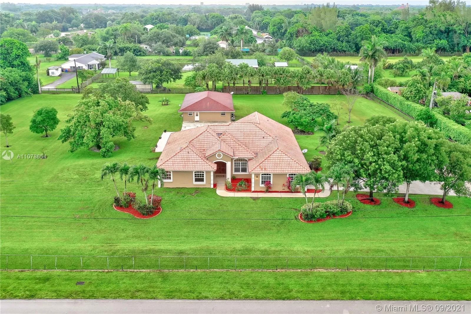7 bedroom 4 bath for sale at 12851 Luray Rd, Southwest Ranches FL 33330