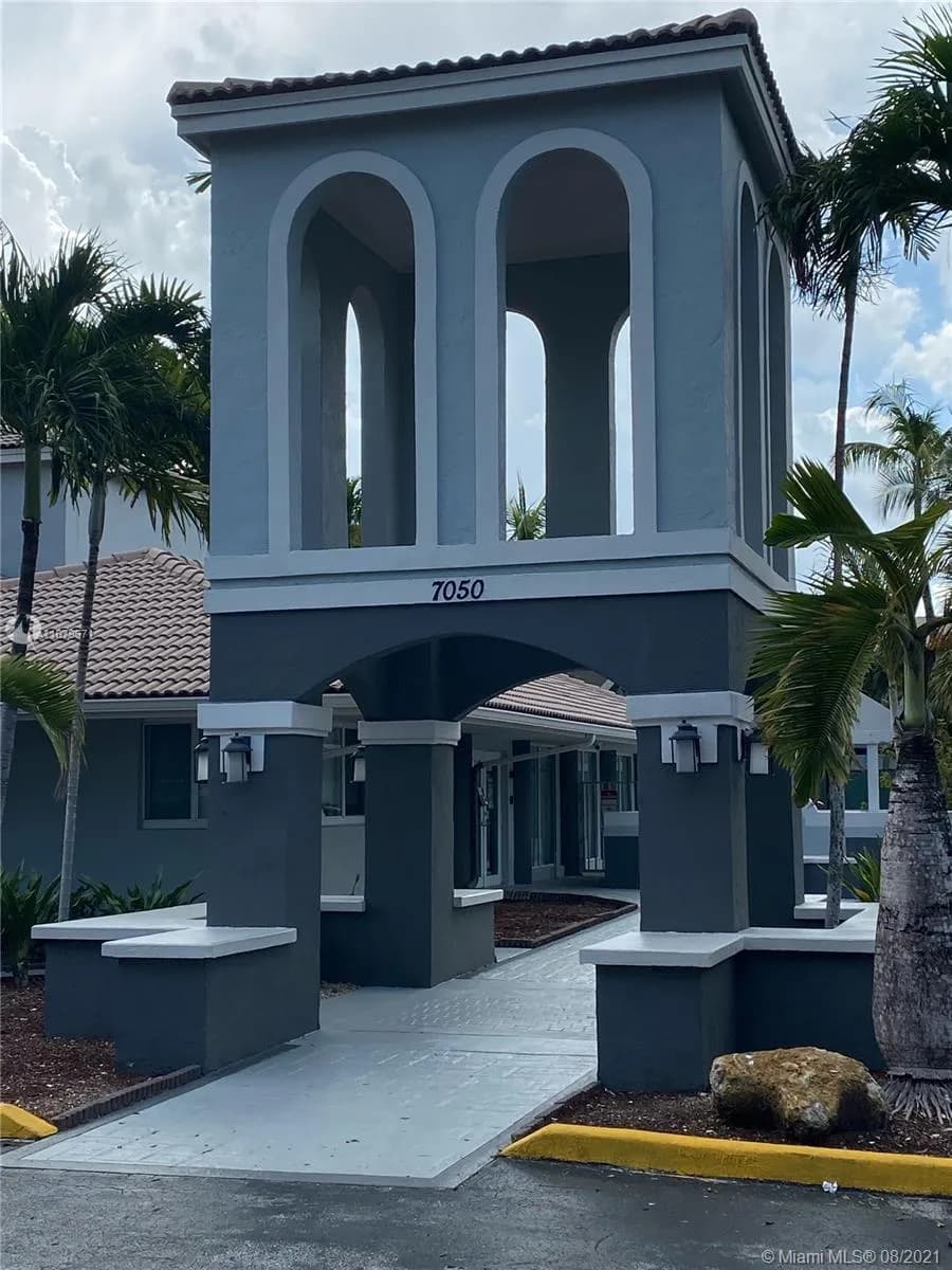 7210 NW 179th St # 202, Hialeah FL 33015