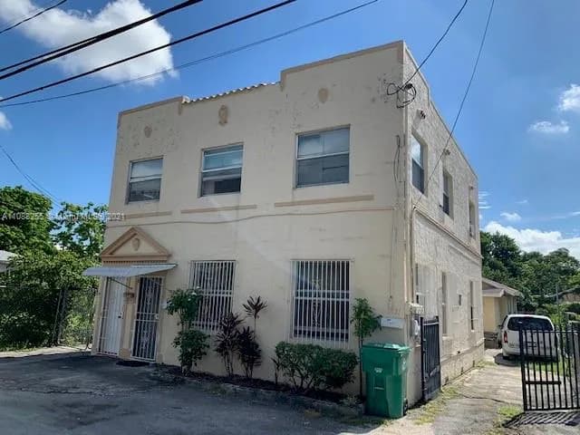 3025 NW 8th Ave, Miami FL 33127