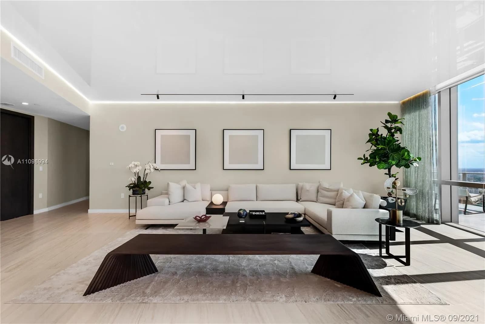 851 NE 1st Ave # 5202, Miami FL 33132