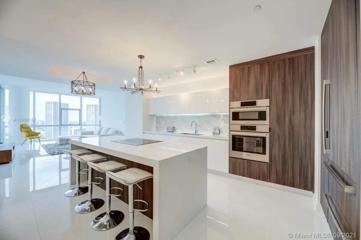 851 NE 1st Ave # 2912, Miami FL 33132