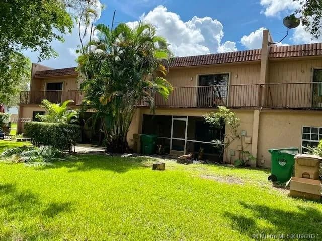 3 Laredo Pl # 10, Davie FL 33324