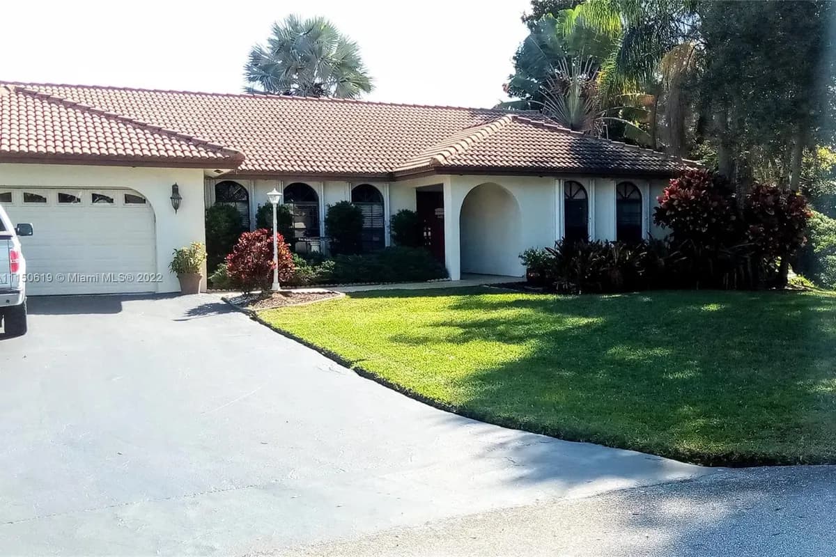 4490 SW 105th Ave, Davie FL 33328