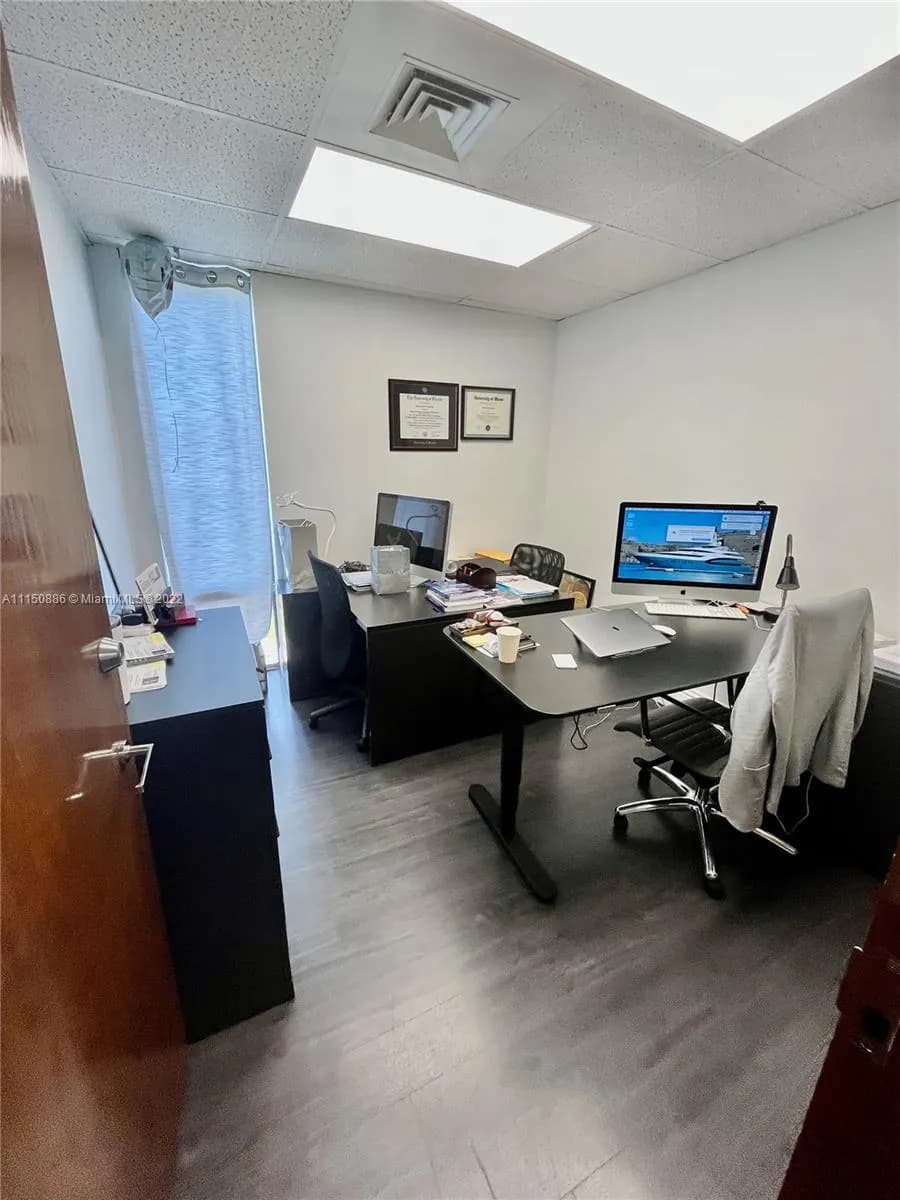 275 Commercial Blvd, Lauderdale By The Sea FL 33308