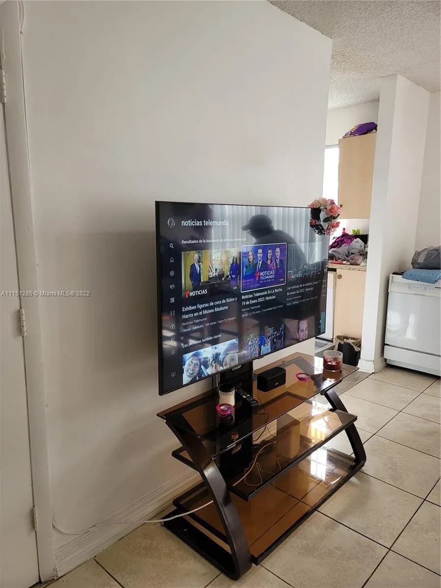 8621 SW 5th St # 201, Pembroke Pines FL 33025