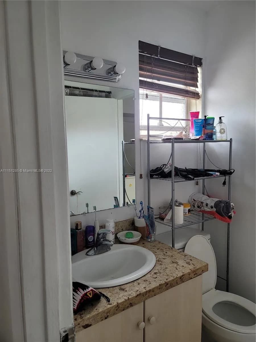 8621 SW 5th St # 201, Pembroke Pines FL 33025