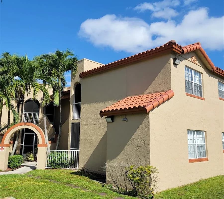 8621 SW 5th St # 201, Pembroke Pines FL 33025