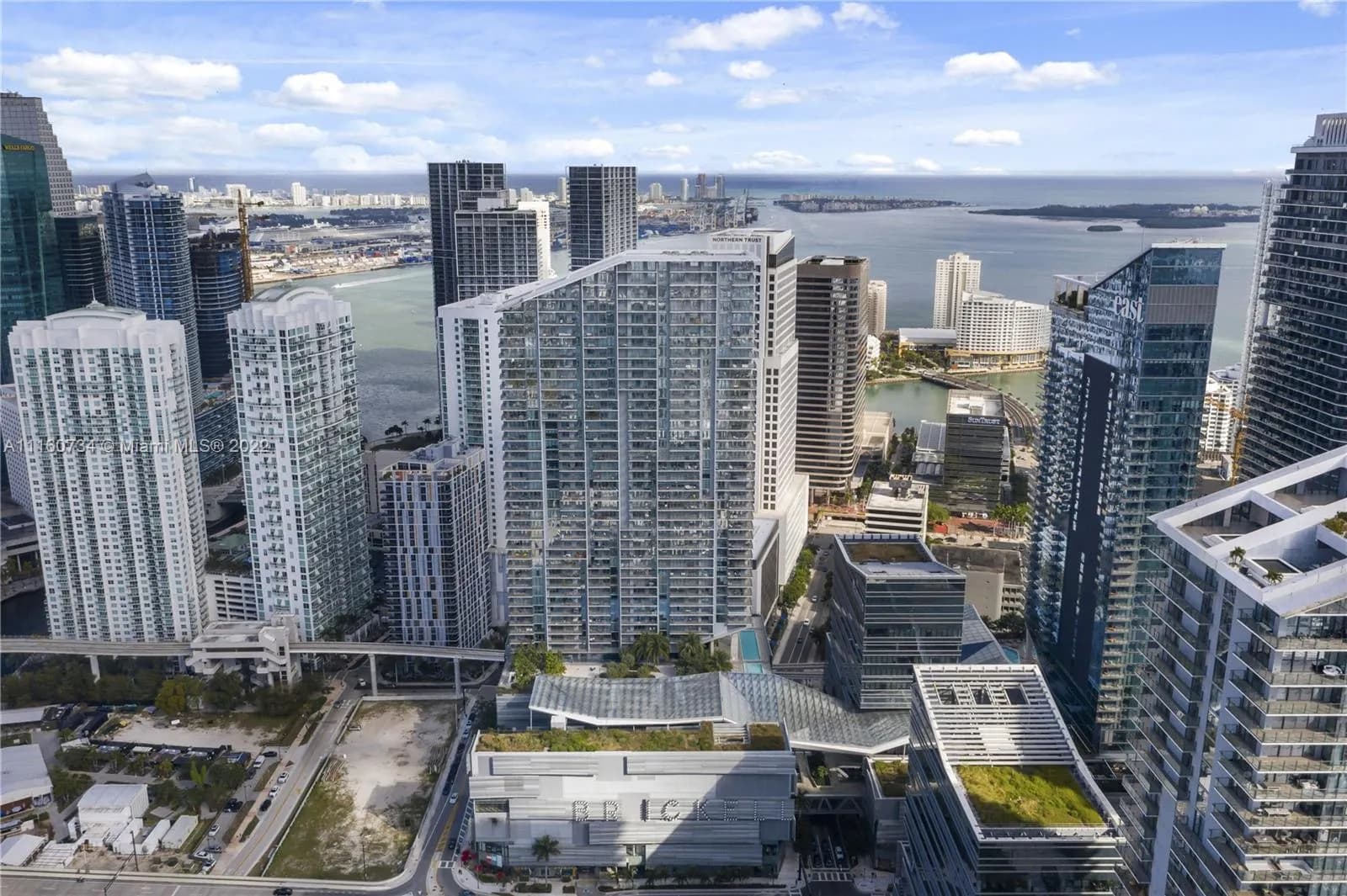 3 bedroom 4 bath for sale at 68 SE 6th St # 3911, Miami FL 33131