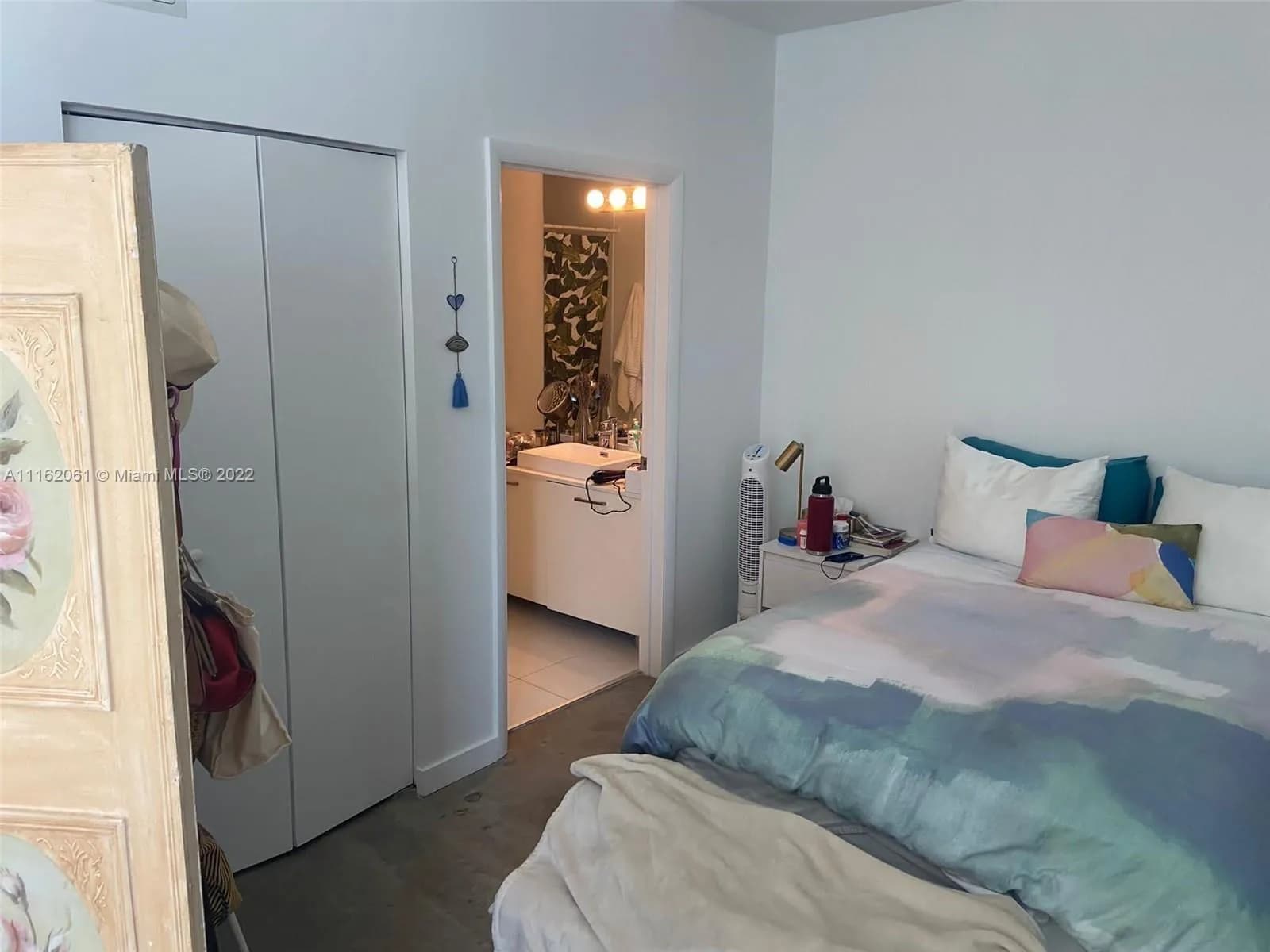 1 bedroom 1 bath for sale at 151 SE 1st St, Miami FL 33131
