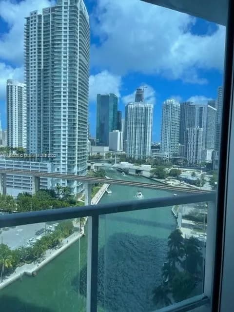 1 bedroom 1 bath for sale at 185 SW 7th St # 1605, Miami FL 33130