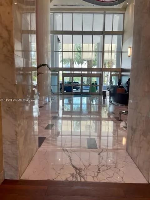 185 SW 7th St # 1605, Miami FL 33130