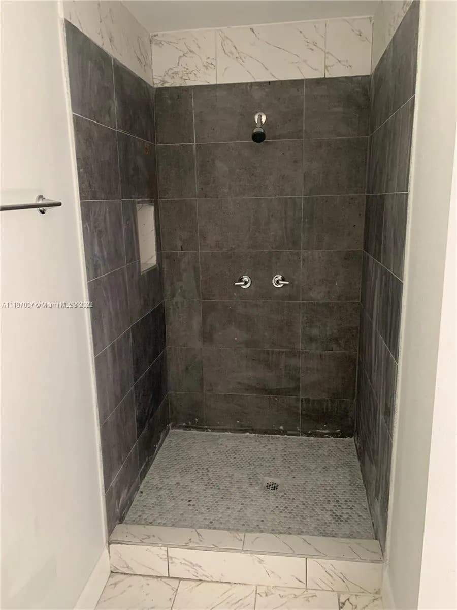 3420 NW 41st St, Lauderdale Lakes FL 33309