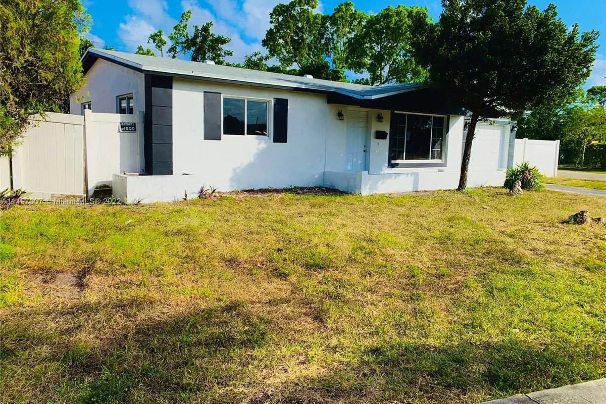 3420 NW 41st St, Lauderdale Lakes FL 33309