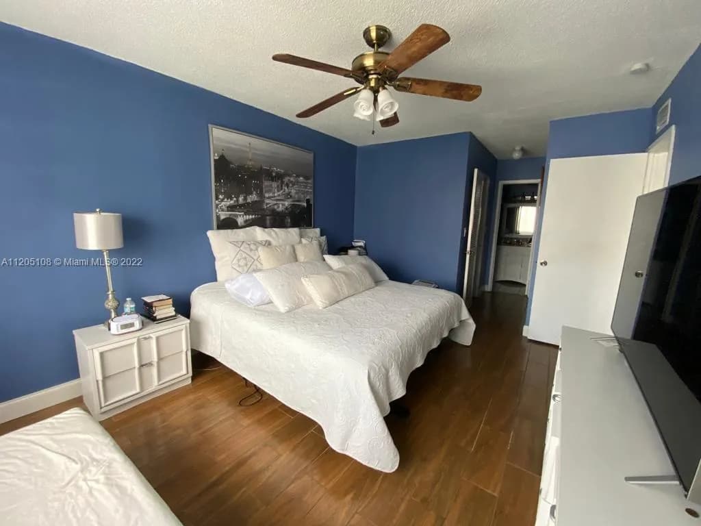 5731 NW 37th St # 209, Virginia Gardens FL 33166