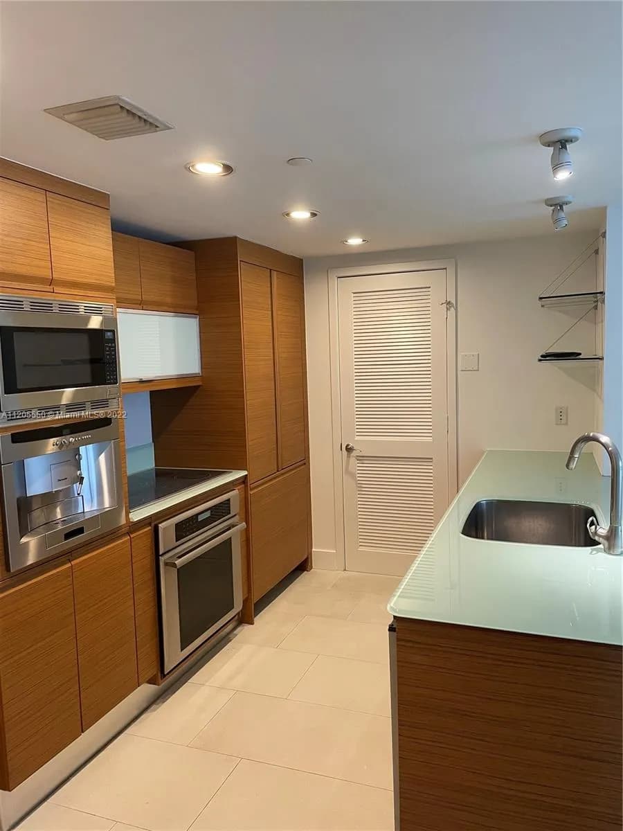 5875 Collins Ave # 906, Miami Beach FL 33140