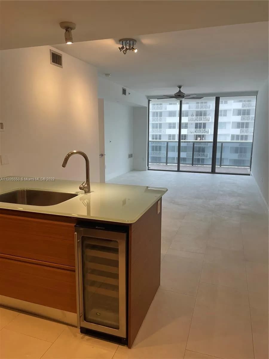 5875 Collins Ave # 906, Miami Beach FL 33140