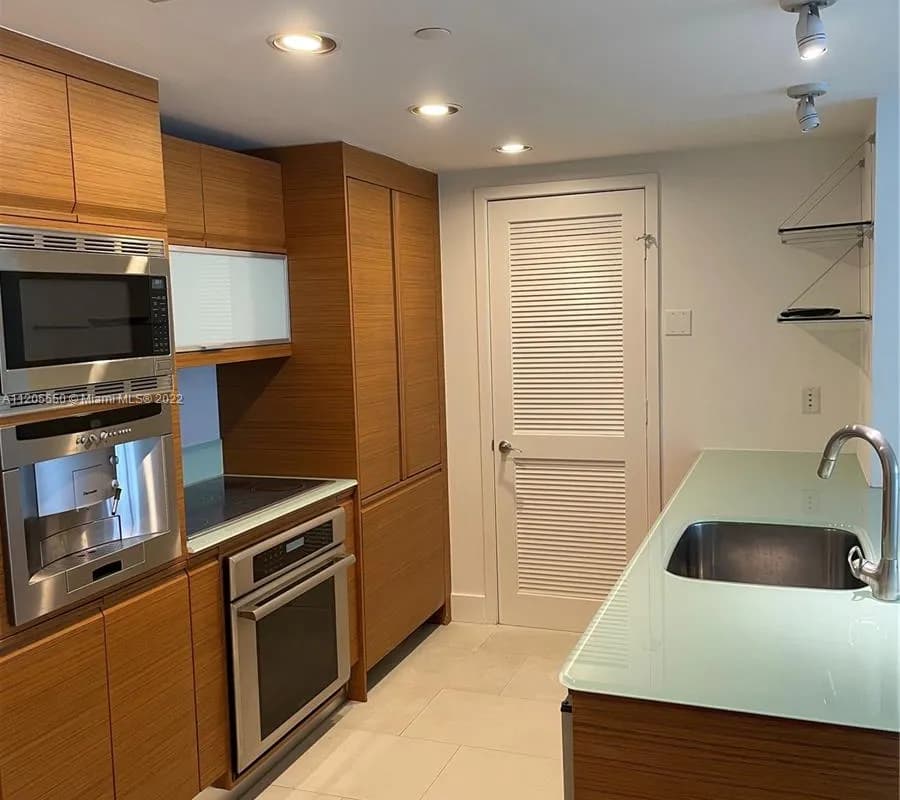 5875 Collins Ave # 906, Miami Beach FL 33140