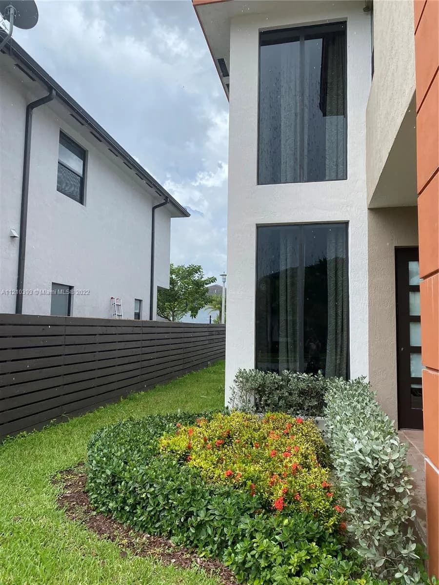 15464 NW 88th Ct, Miami Lakes FL 33018