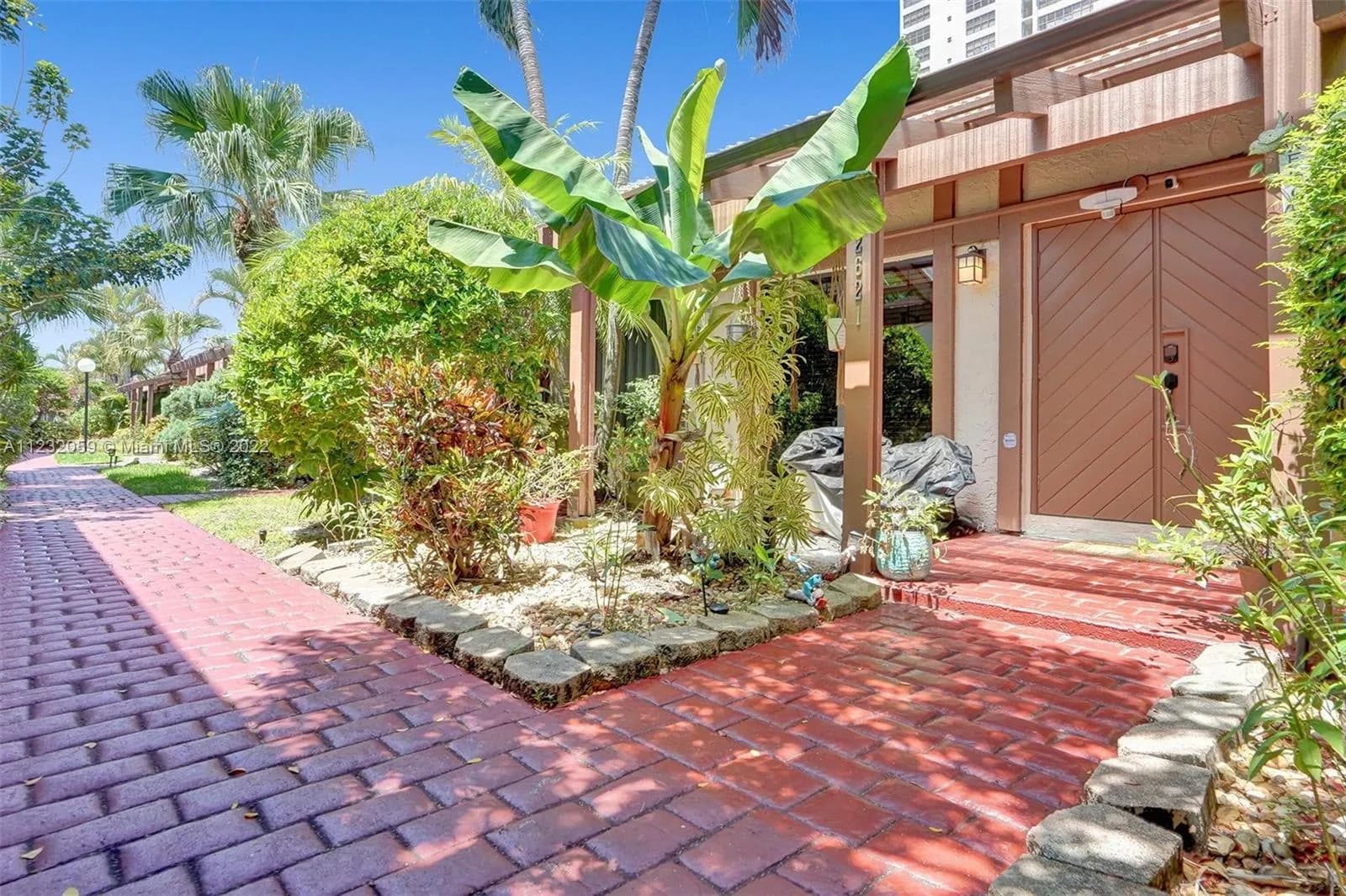 2621 S Parkview Dr, Hallandale Beach FL 33009