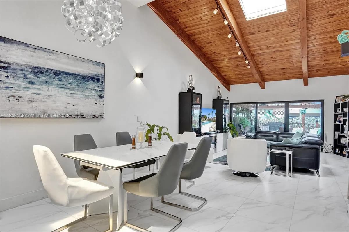 2621 S Parkview Dr, Hallandale Beach FL 33009