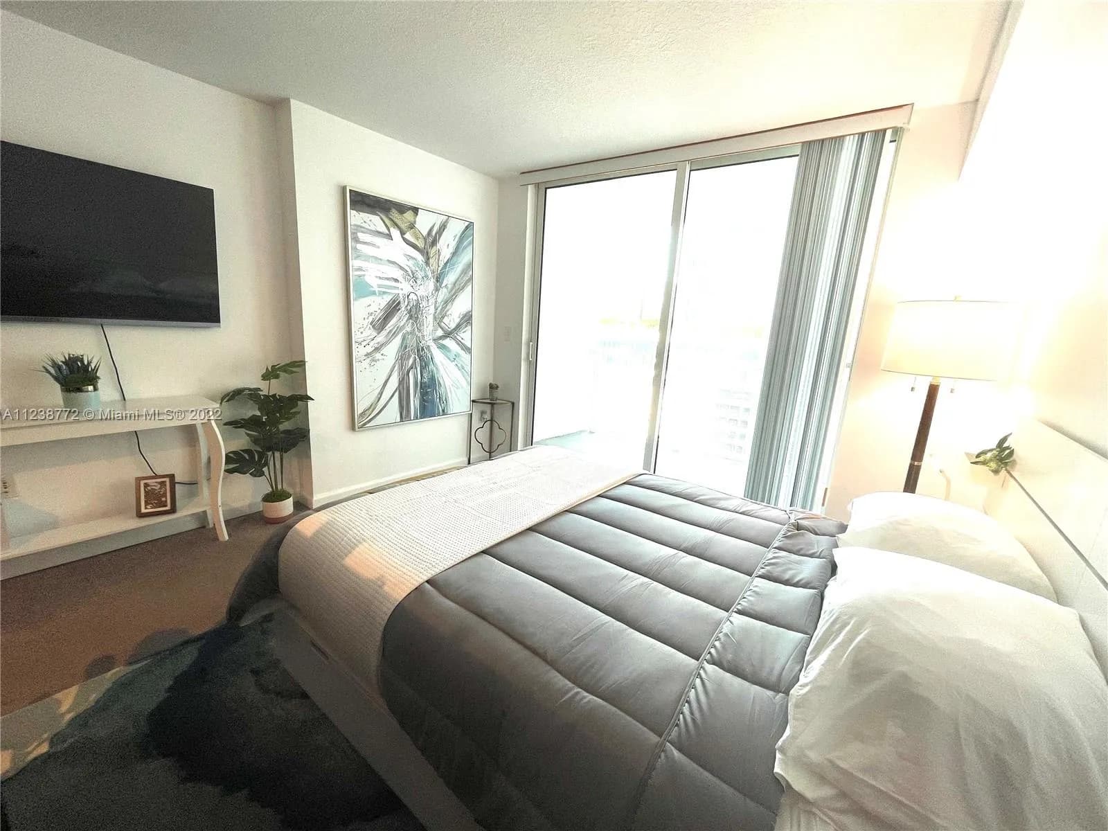 1200 Brickell Bay Dr # 2216, Miami FL 33131