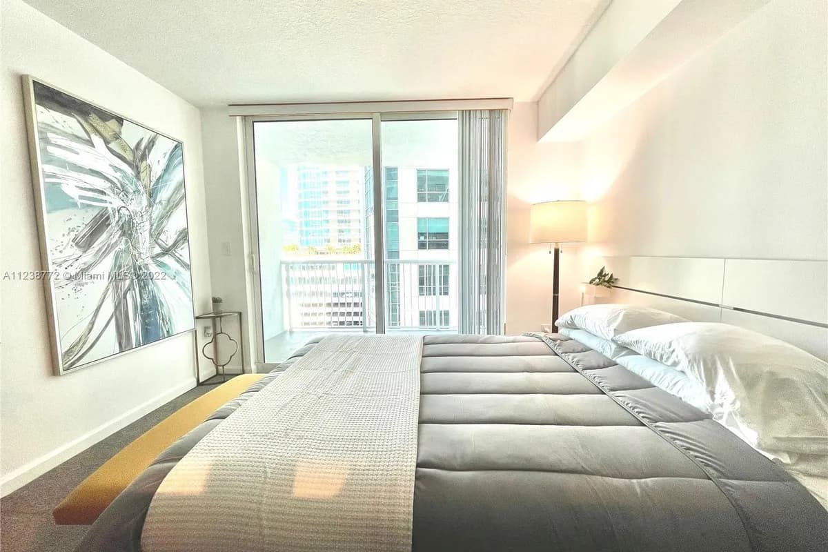 1200 Brickell Bay Dr # 2216, Miami FL 33131