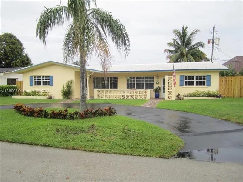 2242 NE 37th St, Lighthouse Point FL 33064