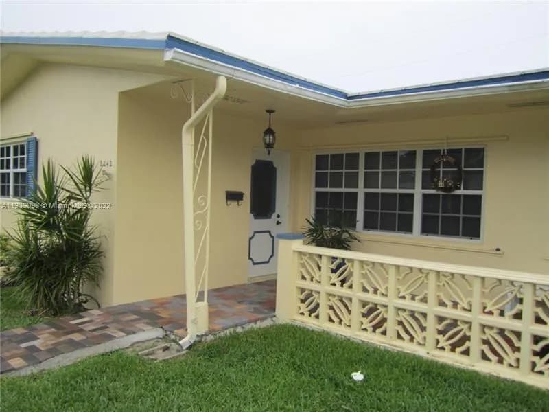 2242 NE 37th St, Lighthouse Point FL 33064