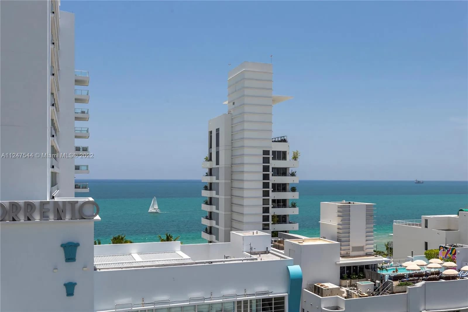 1 bedroom 2 bath Residential for sale at 4401 COLLINS AV # 1206, Miami Beach FL 33140