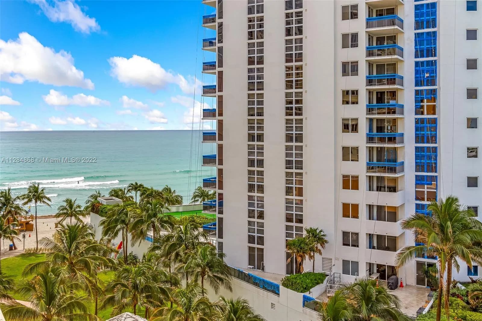 1 bath for sale at 19201 Collins Ave # 641, Sunny Isles Beach FL 33160