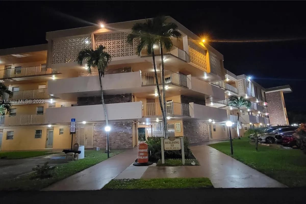 3001 NW 46th Ave # 310, Lauderdale Lakes FL 33313