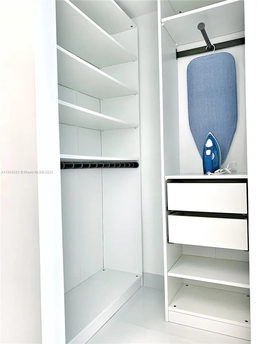 1200 Brickell Bay Dr # 2017, Miami FL 33131