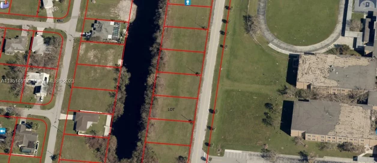 1702 NE 10th PL, Cape Coral FL 33909