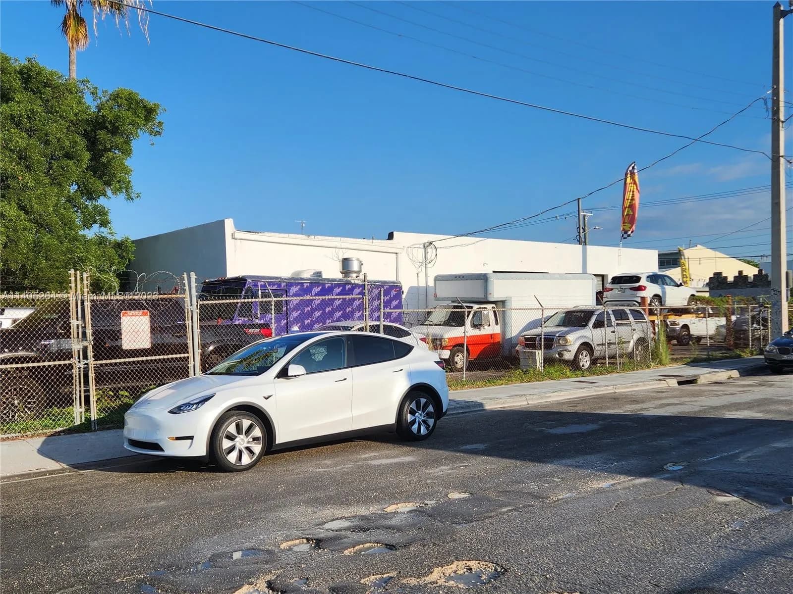 60 NW 20th St, Miami FL 33127