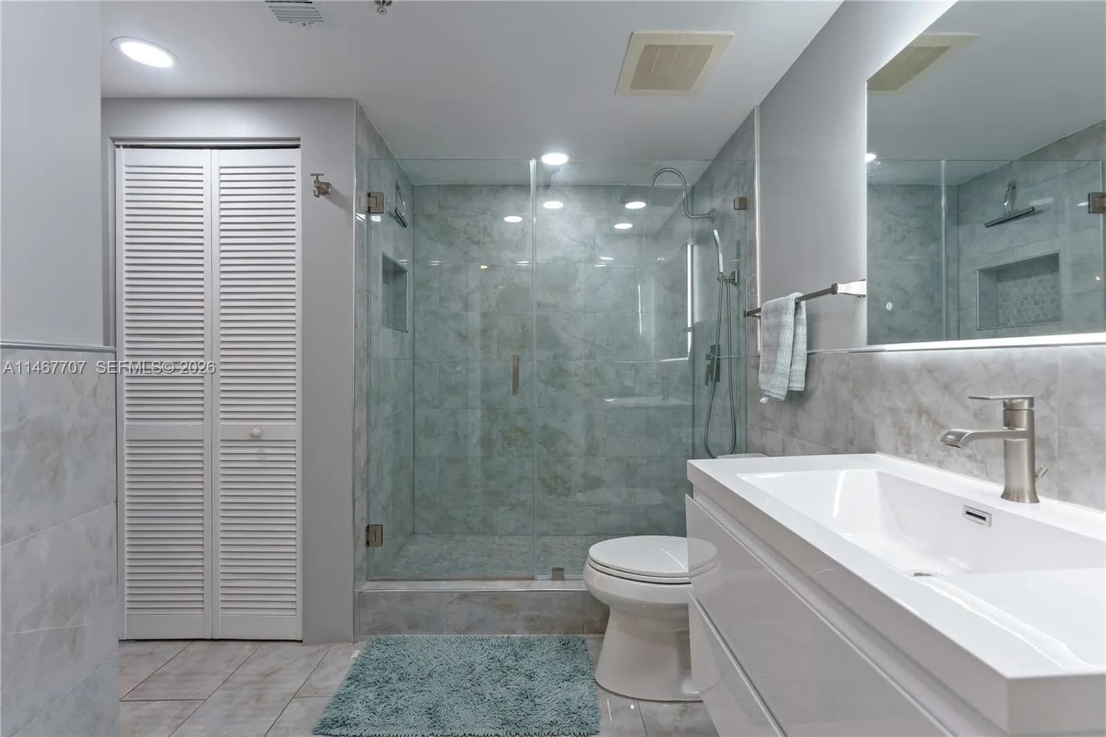 1 bedroom 1 bath for sale at 1750 N Bayshore Dr # 1405, Miami FL 33132