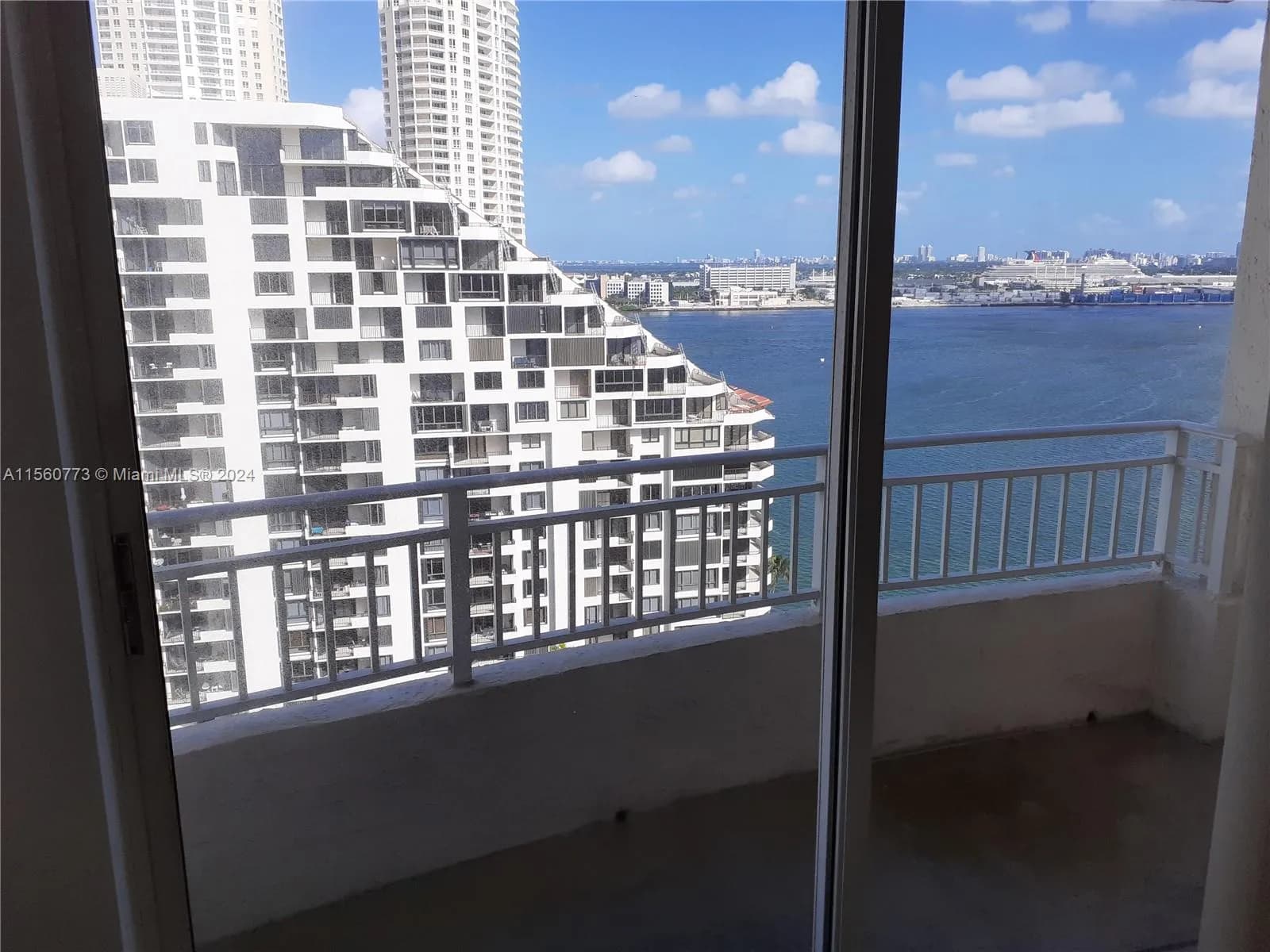 1 bedroom 1 bath for sale at 770 Claughton Island Dr # 2007, Miami FL 33131