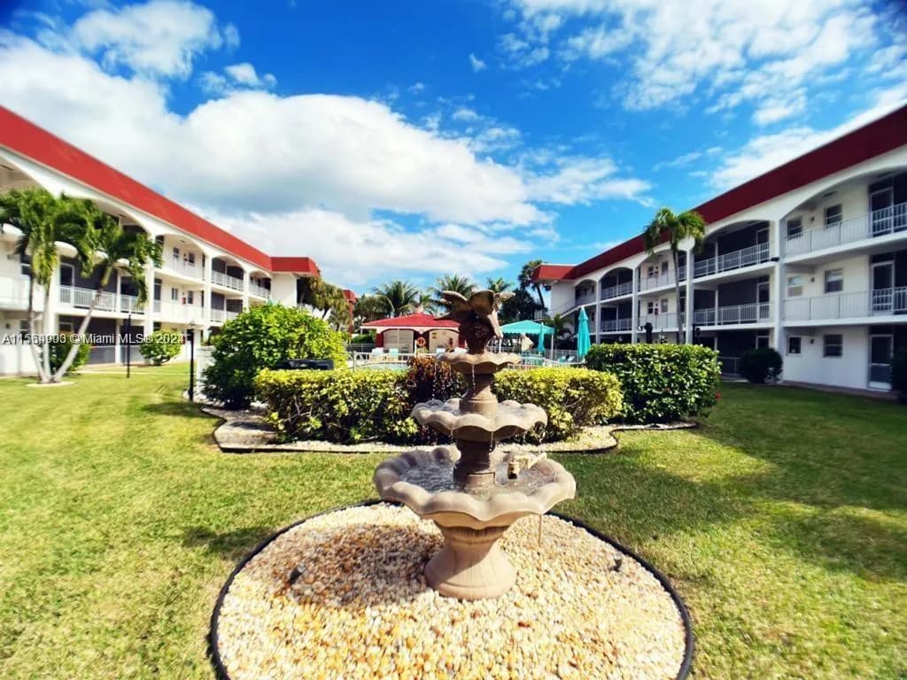 580 Egret Dr # 302, Hallandale Beach FL 33009