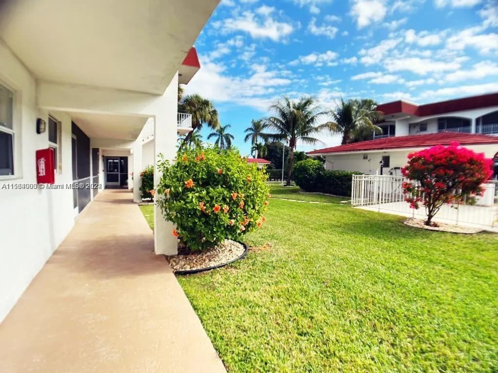 580 Egret Dr # 302, Hallandale Beach FL 33009
