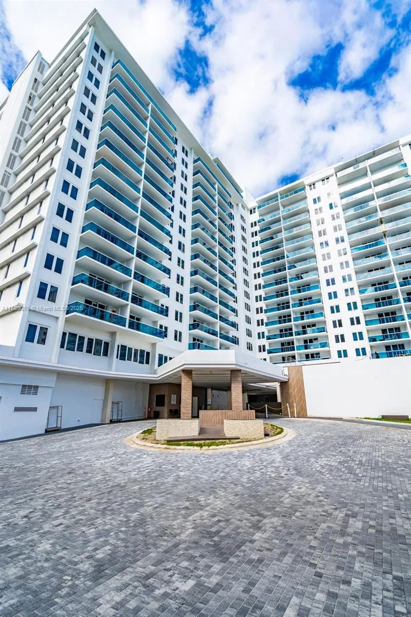 1 bedroom 1 bath for sale at 2301 Collins Ave # 325, Miami Beach FL 33139